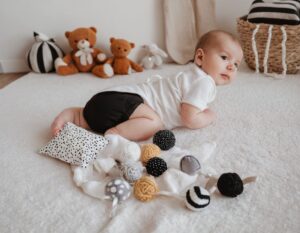 Baby-Spielzeug 0-3 Monate: Sicher, sinnvoll und fördernd